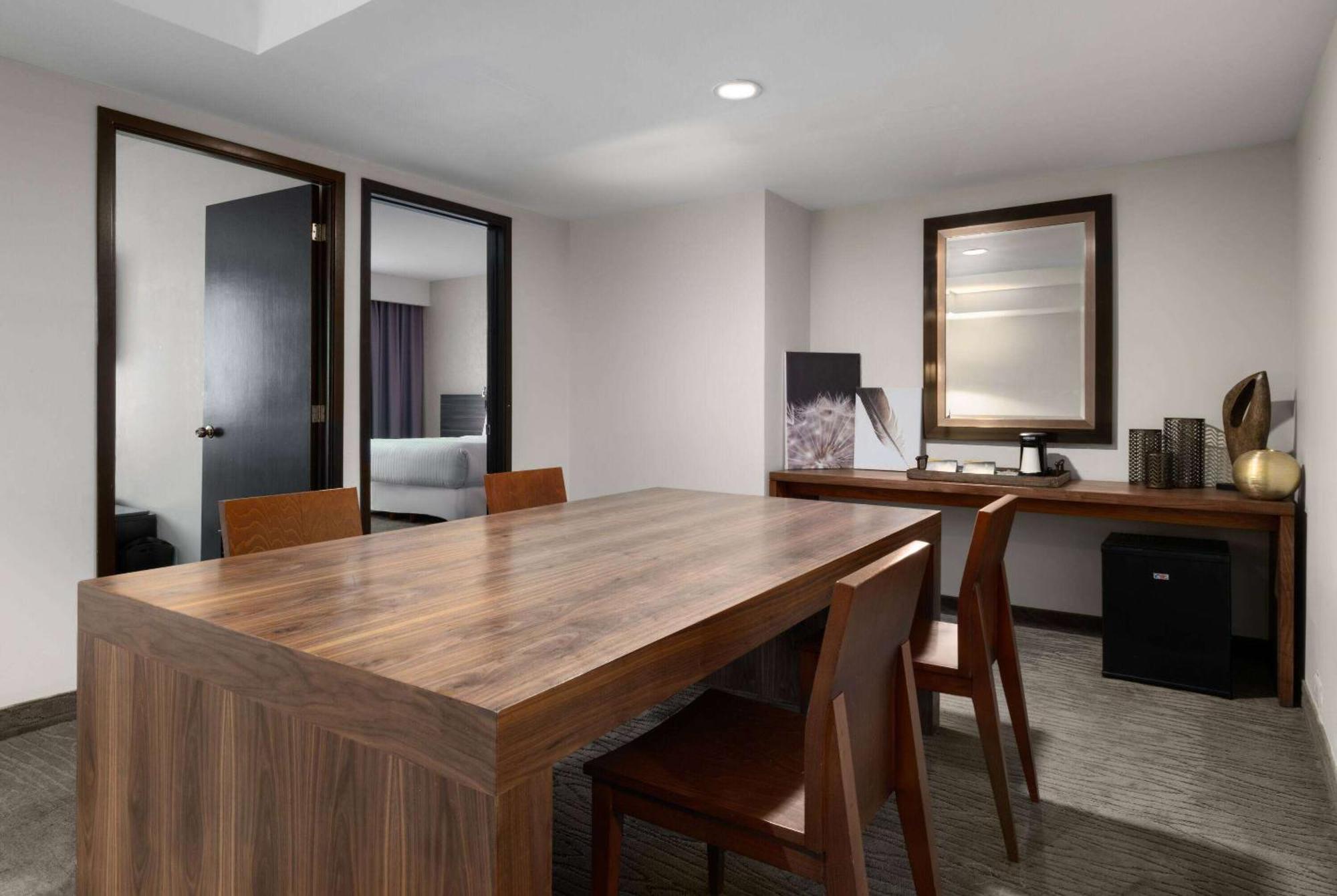 เชอราตัน แอมบาสซาเดอร์ โฮเต็ล Hotel มอนแตร์เรย์ ภายนอก รูปภาพ