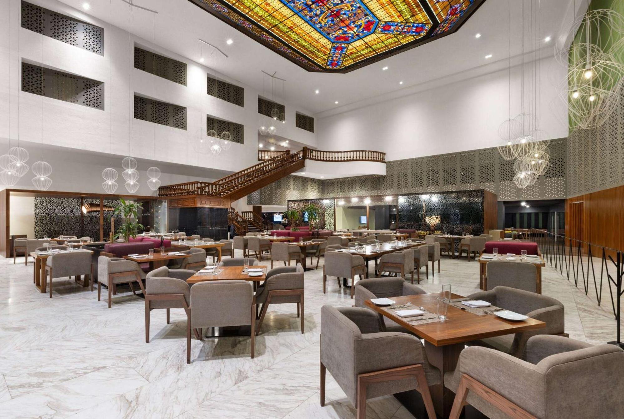 เชอราตัน แอมบาสซาเดอร์ โฮเต็ล Hotel มอนแตร์เรย์ ภายนอก รูปภาพ