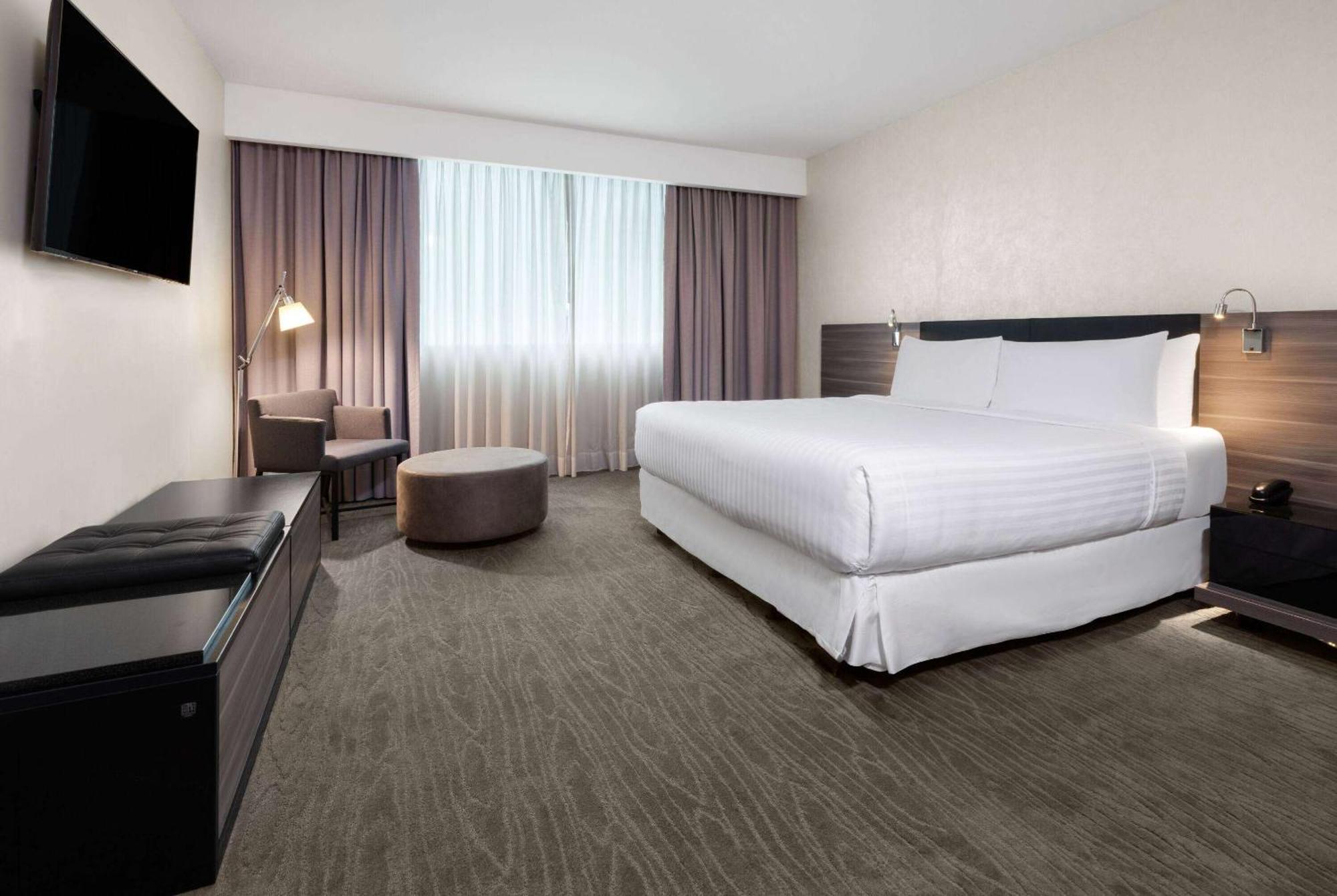 เชอราตัน แอมบาสซาเดอร์ โฮเต็ล Hotel มอนแตร์เรย์ ภายนอก รูปภาพ