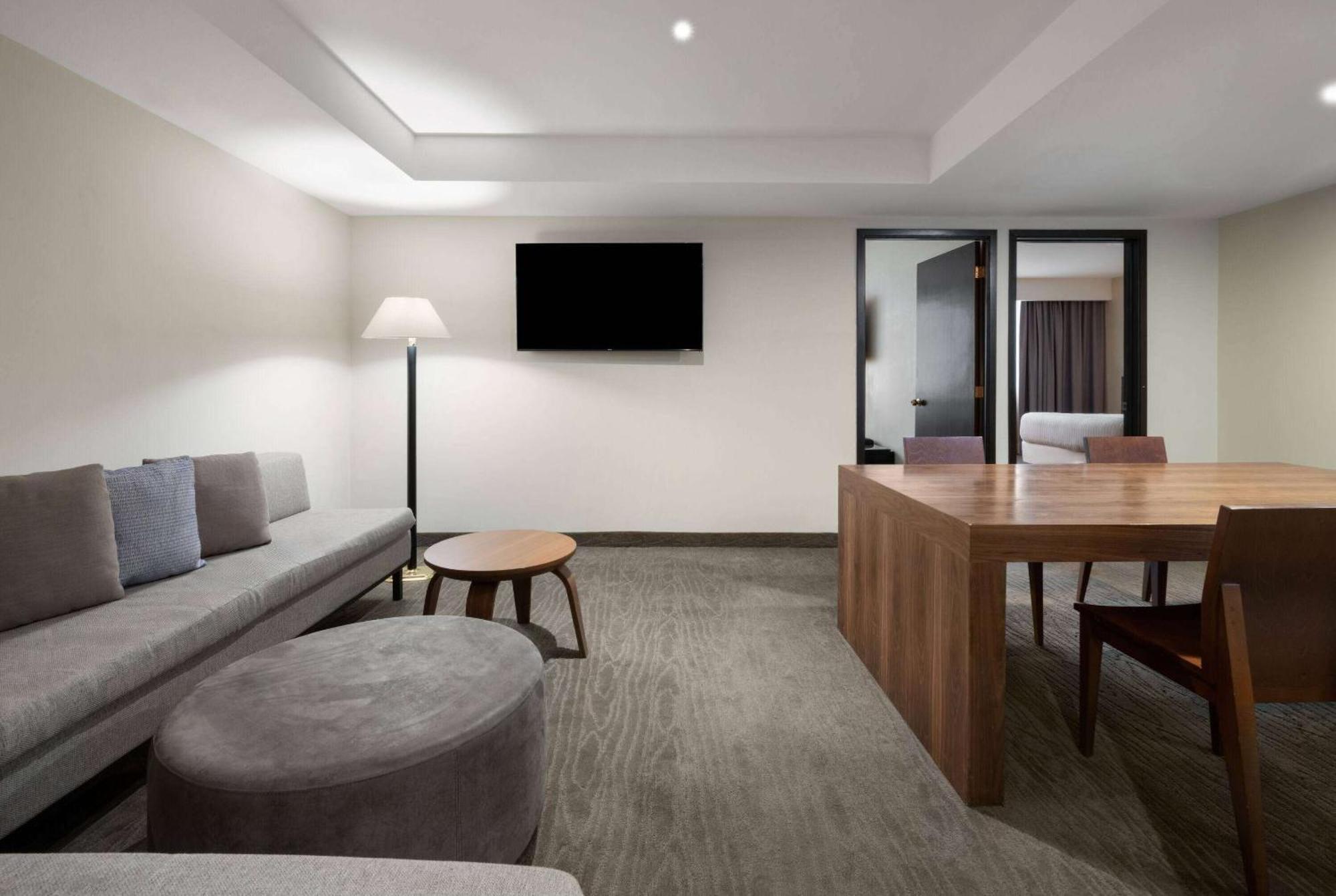 เชอราตัน แอมบาสซาเดอร์ โฮเต็ล Hotel มอนแตร์เรย์ ภายนอก รูปภาพ