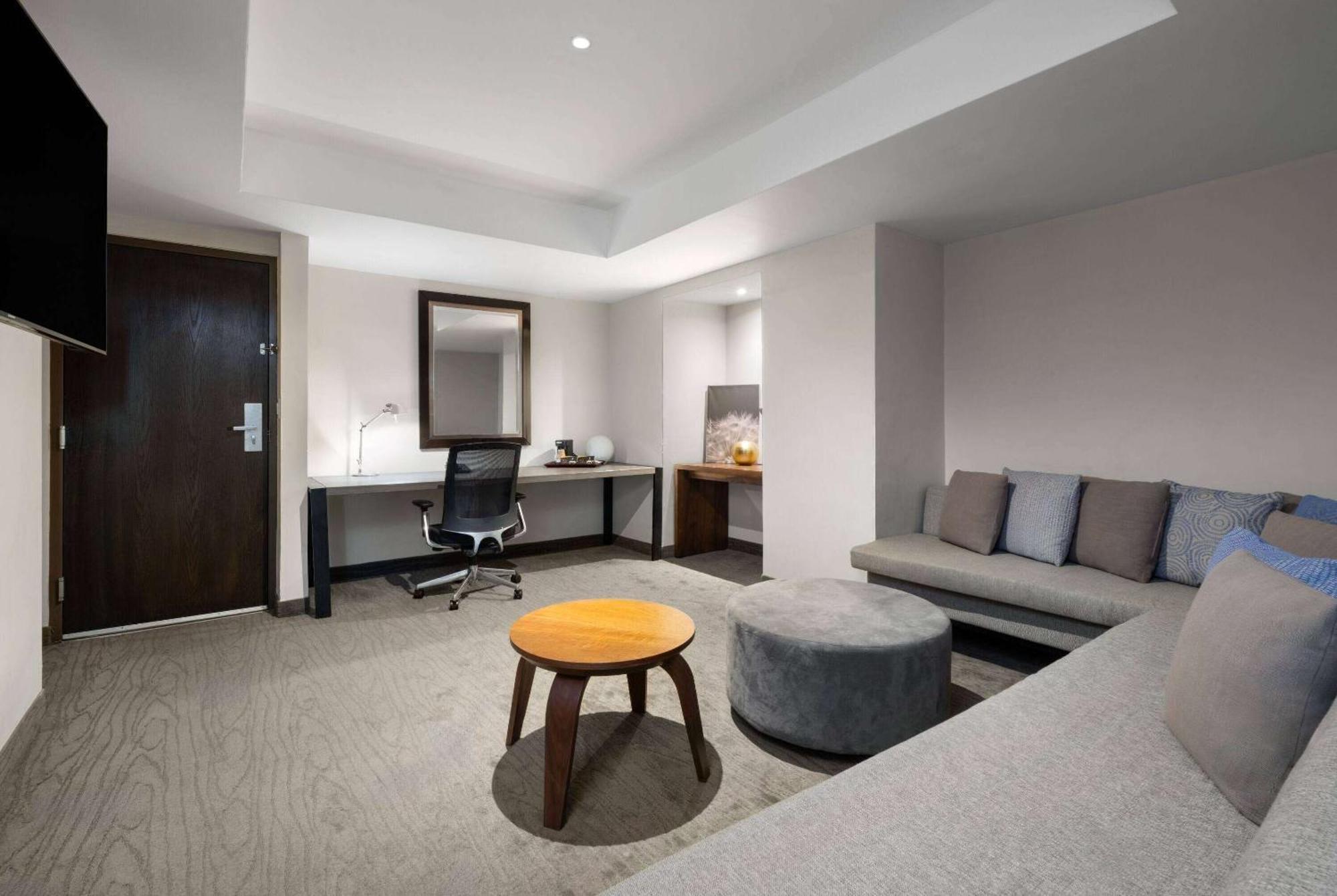 เชอราตัน แอมบาสซาเดอร์ โฮเต็ล Hotel มอนแตร์เรย์ ภายนอก รูปภาพ