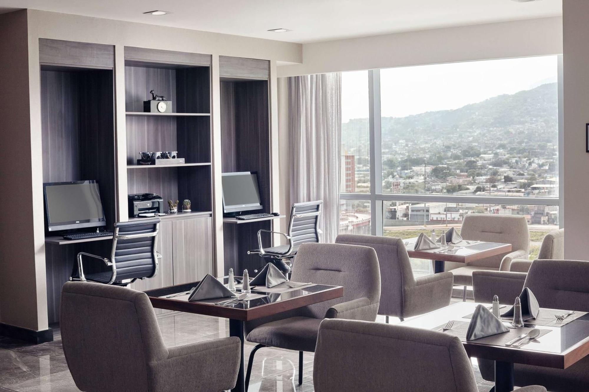 เชอราตัน แอมบาสซาเดอร์ โฮเต็ล Hotel มอนแตร์เรย์ ภายนอก รูปภาพ